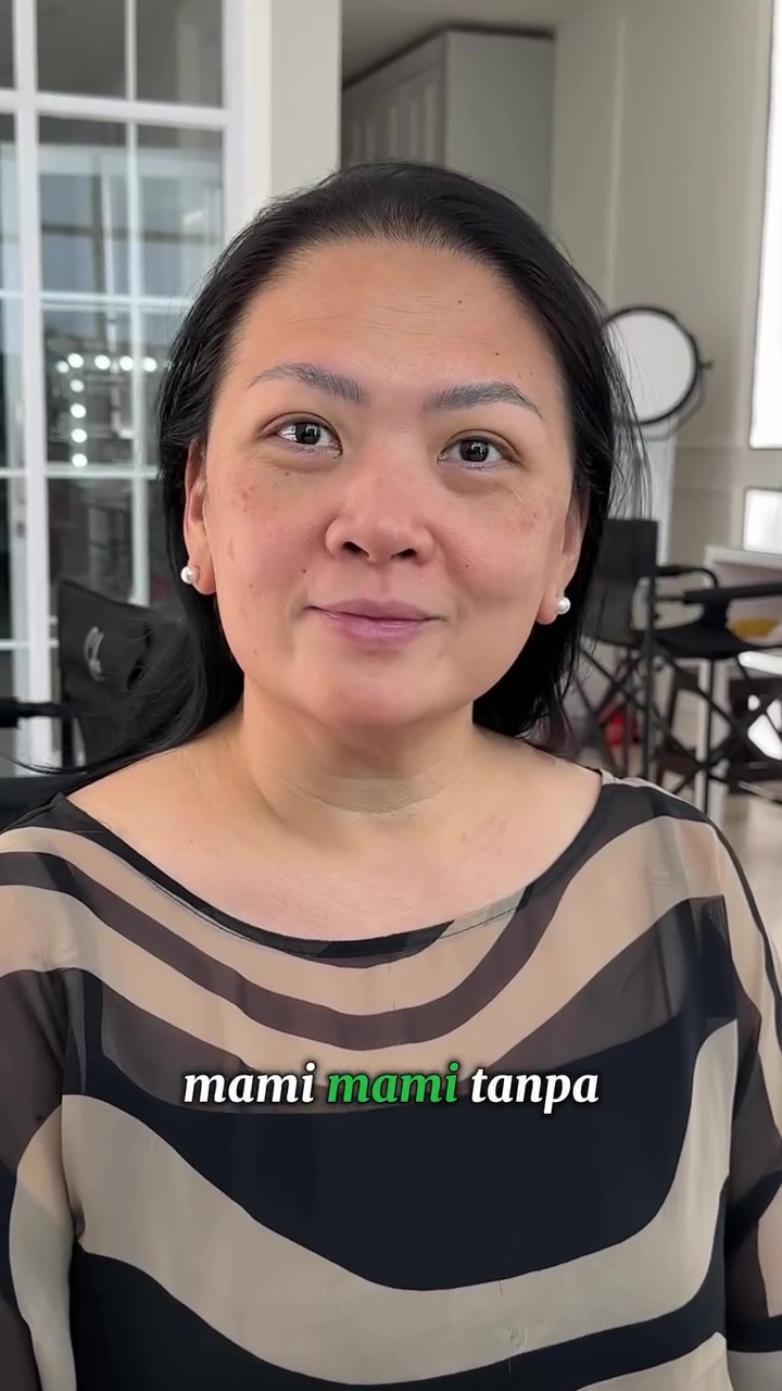 Transformasi ibu-ibu berkantung mata dirias peach ini tampak 10 tahun lebih muda meski tanpa facelift