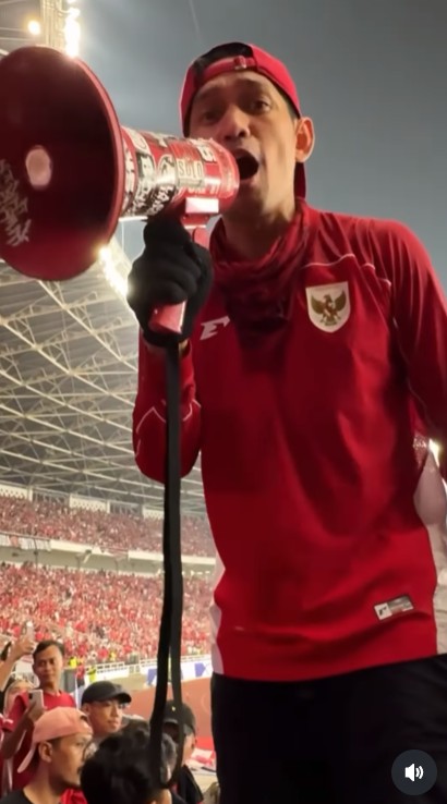 Potret 10 seleb nonton Timnas Indonesia vs China di GBK, Jennifer Coppen bareng keluarga Justin Hubner