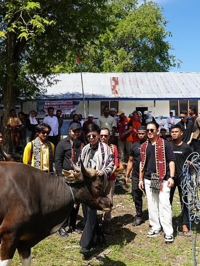 Rayakan Idul Adha dengan berbagi keberkahan, ini 9 momen haru Atta Halilintar berkurban di NTT