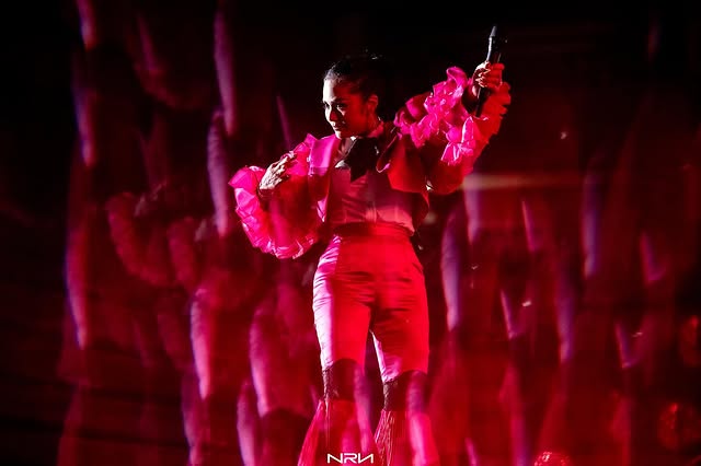 9 Potret Krisdayanti tampil nyentrik di acara Java Jazz Festival, pemilihan busananya bikin heran