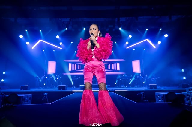 9 Potret Krisdayanti tampil nyentrik di acara Java Jazz Festival, pemilihan busananya bikin heran