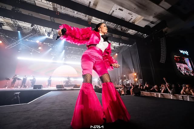 9 Potret Krisdayanti tampil nyentrik di acara Java Jazz Festival, pemilihan busananya bikin heran