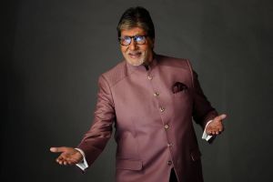 Rayakan anniversary ke-52, Amitabh Bachchan bagikan foto langka dengan istrinya yang diambil pada 1973