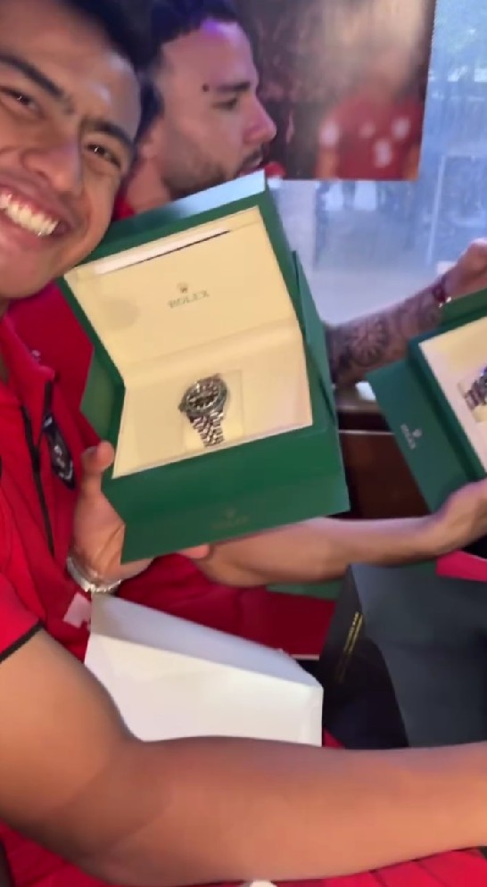 Menang lawan China, Timnas Indonesia unboxing hadiah jam tangan rolex dari Prabowo, segini harganya