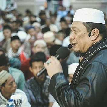 Mengenal sosok Ustaz Yahya Waloni, mantan pendeta yang jadi pendakwah dan meninggal saat khotbah jumat