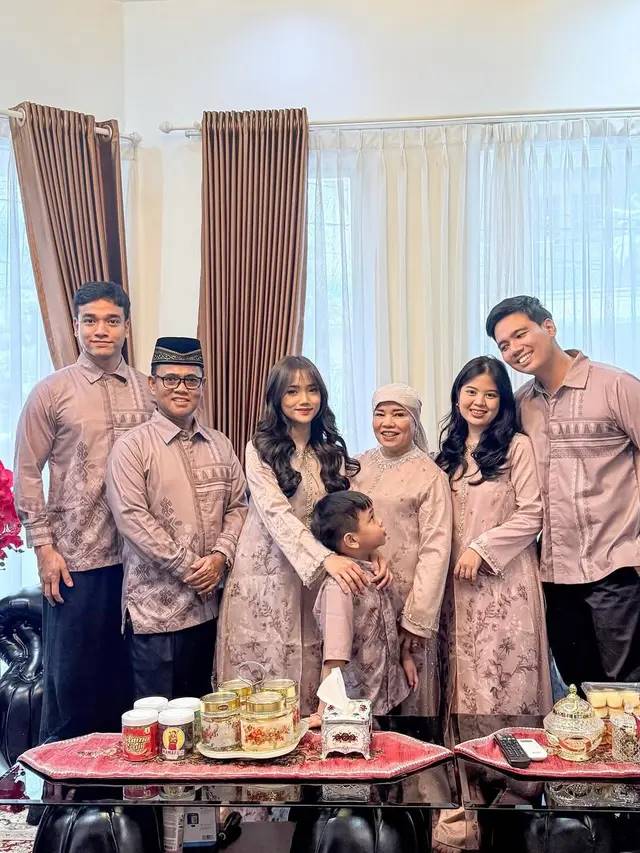 7 Gaya rambut panjang ala Fuji yang bikin tampil chic, fresh, dan makin glowing di segala momen