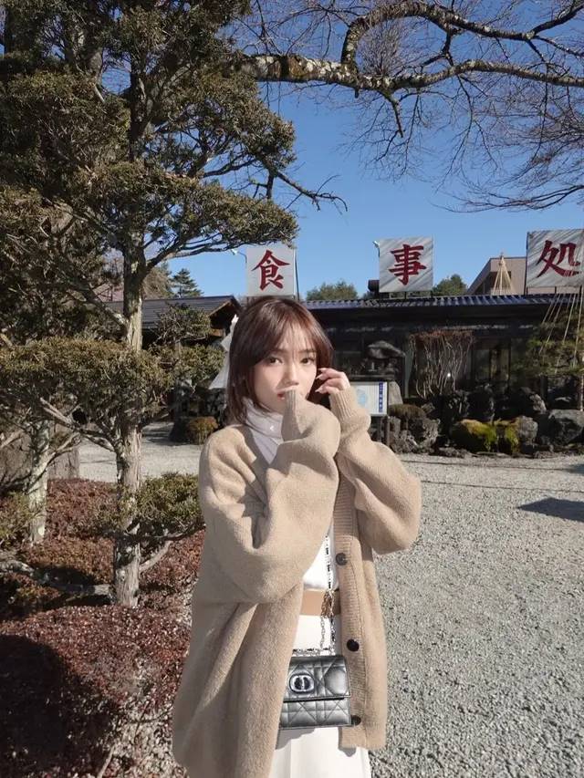 7 Gaya rambut panjang ala Fuji yang bikin tampil chic, fresh, dan makin glowing di segala momen