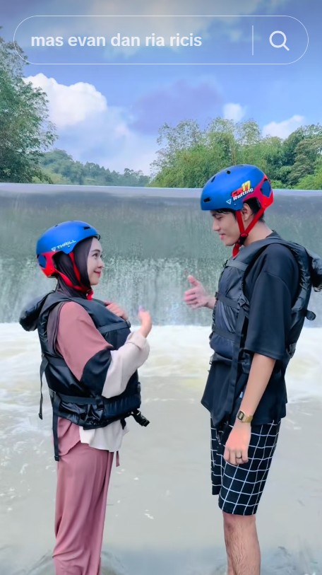 Dikabarkan dekat dengan Evan tim Denny Caknan, Ria Ricis beri respons malu-malu soal hubungan keduanya