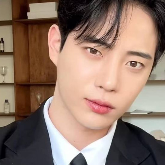 Profil Kim Jong Suk, model muda asal Korea yang meninggal mendadak di usia 29 tahun