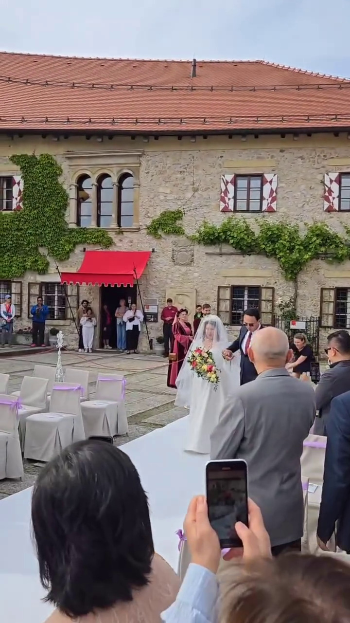 9 Potret Fifi Lety adik Ahok menikah di usia 56 tahun, sosok suaminya teman kuliah 35 tahun lalu