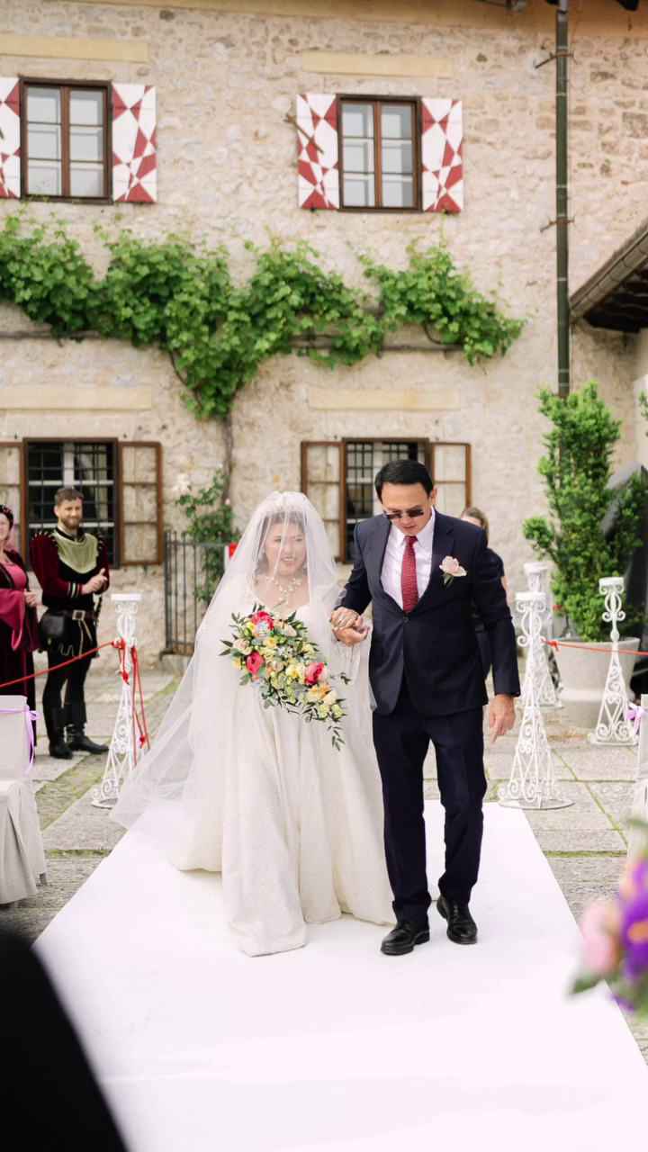 9 Potret Fifi Lety adik Ahok menikah di usia 56 tahun, sosok suaminya teman kuliah 35 tahun lalu