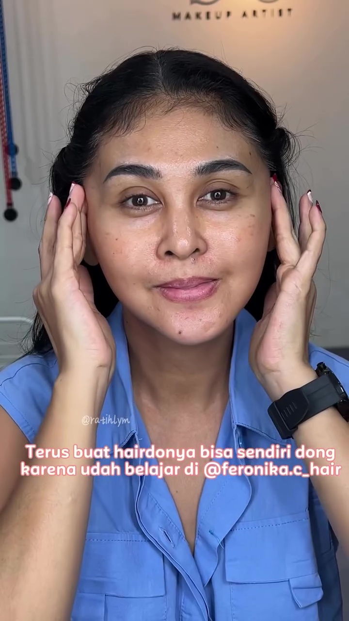 Facelift hingga makeup sendiri, transformasi emak-emak dandan bold glam, menawan bak MUA profesional