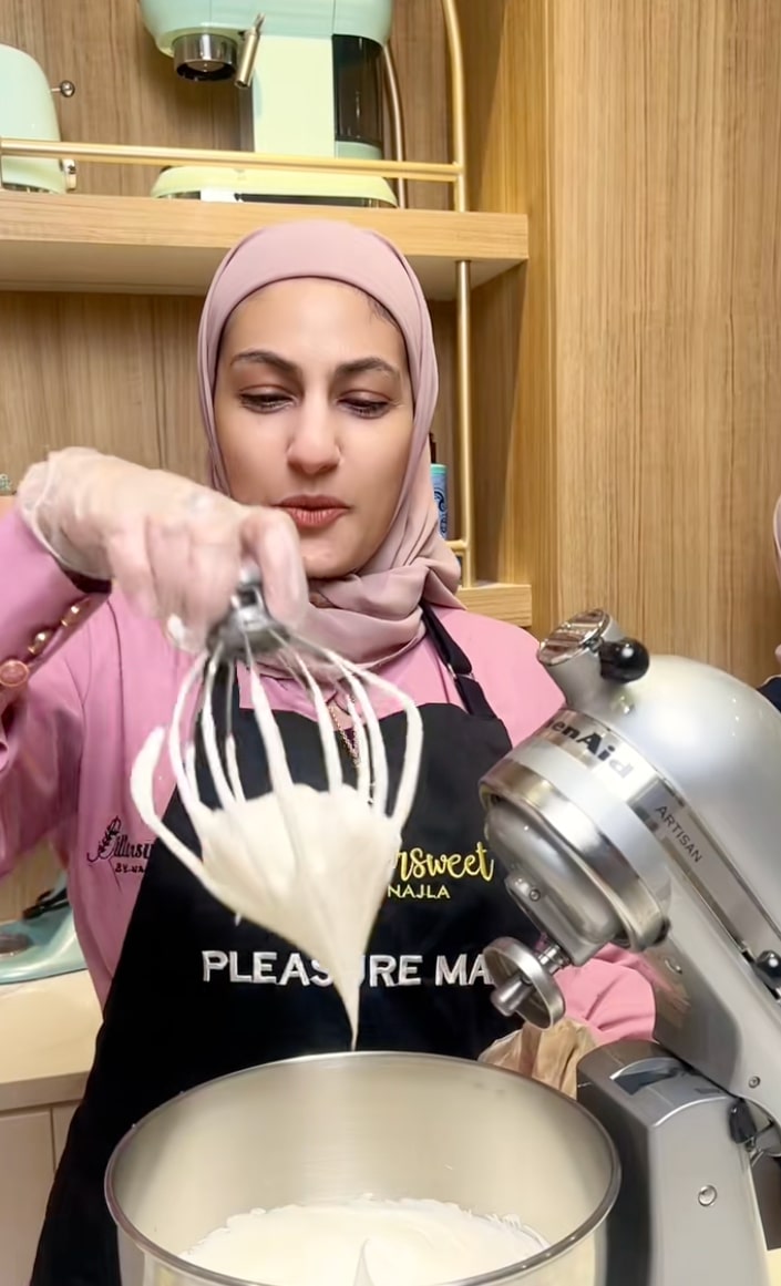 Cara bikin bolu ketan hitam keju lumer viral antiambyar, tak perlu oven, cuma kukus doang