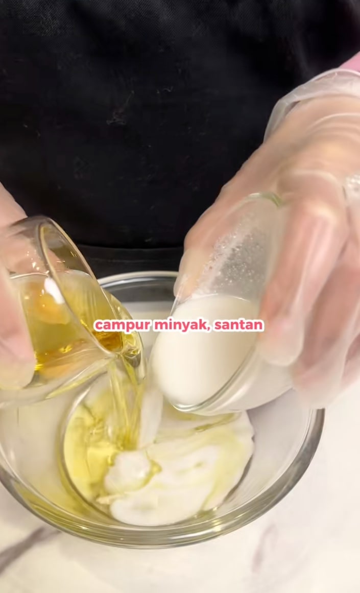 Cara bikin bolu ketan hitam keju lumer viral antiambyar, tak perlu oven, cuma kukus doang