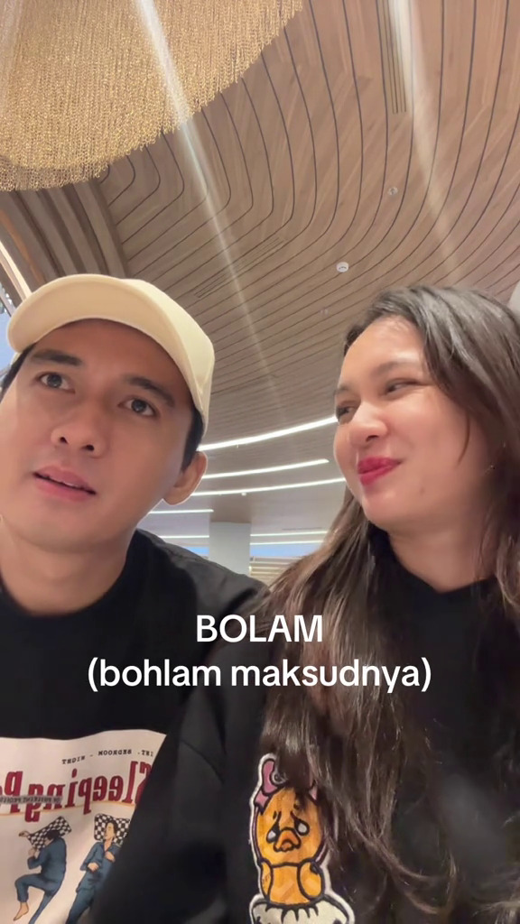 6 Tahun single usai putus dari pacar bule, ini 9 potret kemesraan Dea Annisa dan Achmad Zacky