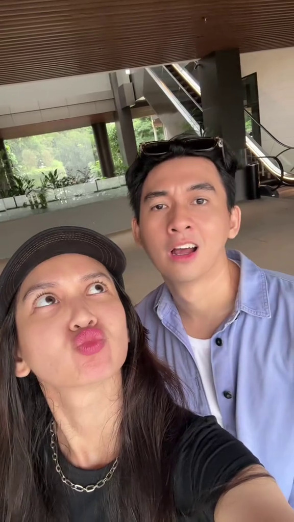 6 Tahun single usai putus dari pacar bule, ini 9 potret kemesraan Dea Annisa dan Achmad Zacky