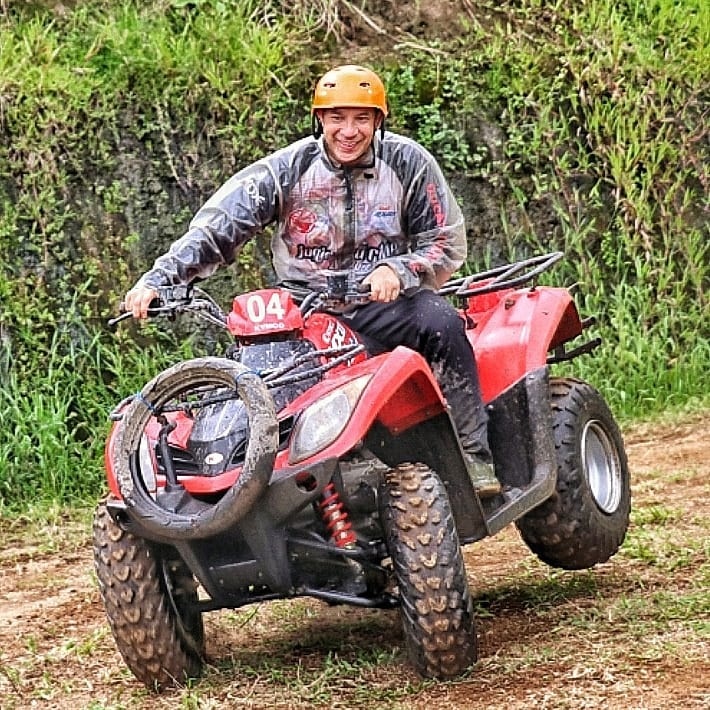 Kini hot daddy di usia 54 tahun dulunya atlet taekwondo, 11 potret terbaru aktor ini bikin terpesona