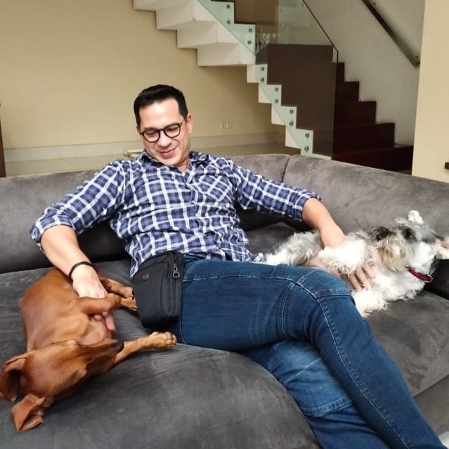 Kini hot daddy di usia 54 tahun dulunya atlet taekwondo, 11 potret terbaru aktor ini bikin terpesona