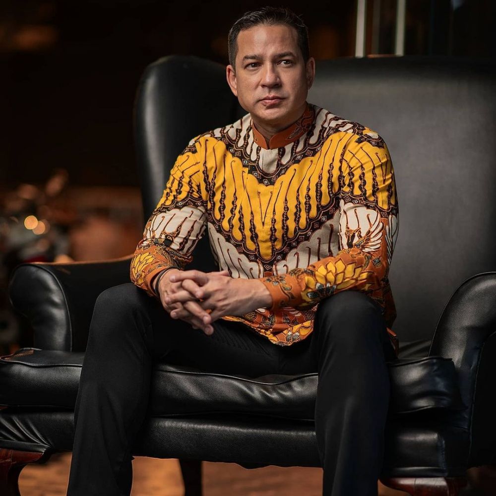 Kini hot daddy di usia 54 tahun dulunya atlet taekwondo, 11 potret terbaru aktor ini bikin terpesona