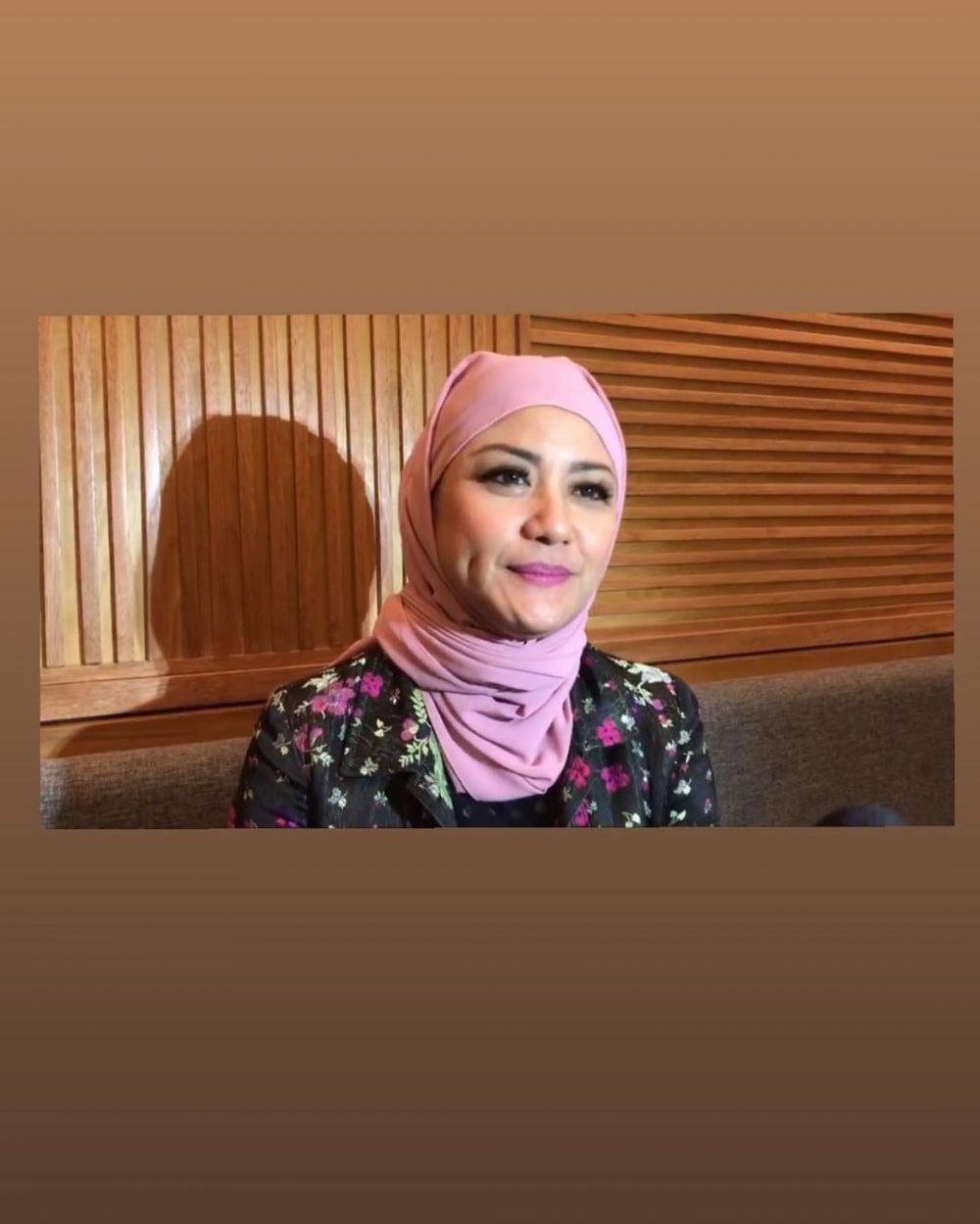 Kini mantap berhijab dan jadi IRT, ini 11 potret terbaru bintang iklan pembersih wajah bareng Gunawan