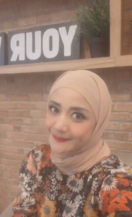 Kini mantap berhijab dan jadi IRT, ini 11 potret terbaru bintang iklan pembersih wajah bareng Gunawan