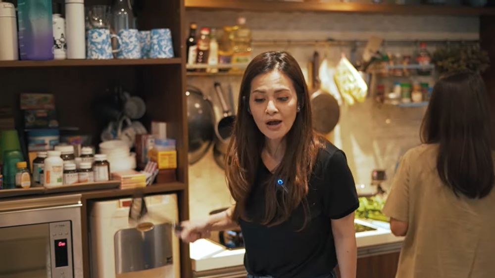 Penuh perabotan tapi tetap estetik, ini 7 cara Ersa Mayori menata dapur minimalis jadi homey abis