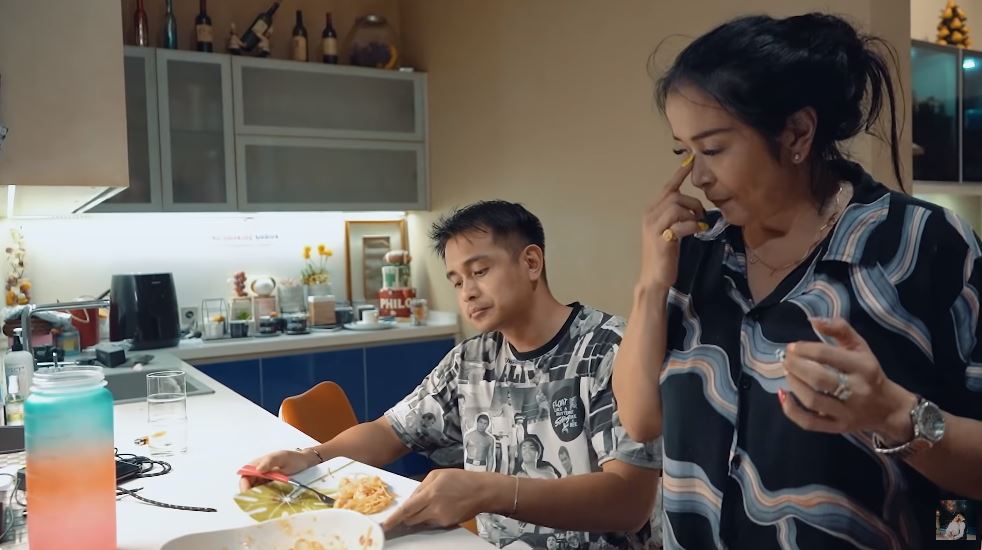 Tagihan listriknya Rp 100 juta sebulan, ini 7 cara Jennifer Jill menata dapur tanpa meja island