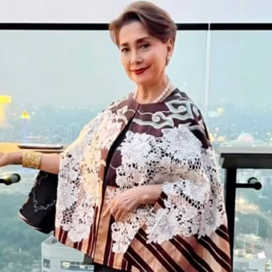 Awet muda di usia 74 tahun, begini 11 potret dulu dan kini Widyawati yang cantiknya awet