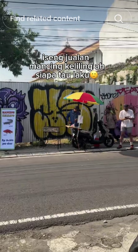 Viral pria ini buka jasa mancing keliling pakai motor, penampakan kolamnya unik diluar ekspetasi