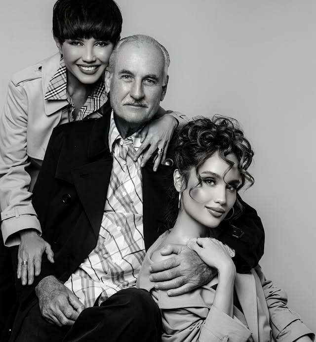 Anniversary ke-33 orang tuanya, Cinta Laura jalani pemotretan keluarga, 9 potretnya harmonis pol