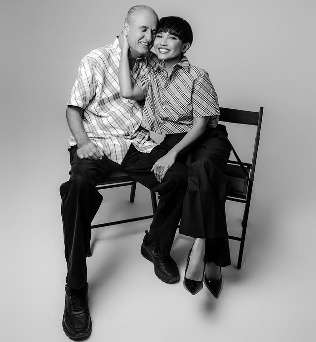 Anniversary ke-33 orang tuanya, Cinta Laura jalani pemotretan keluarga, 9 potretnya harmonis pol