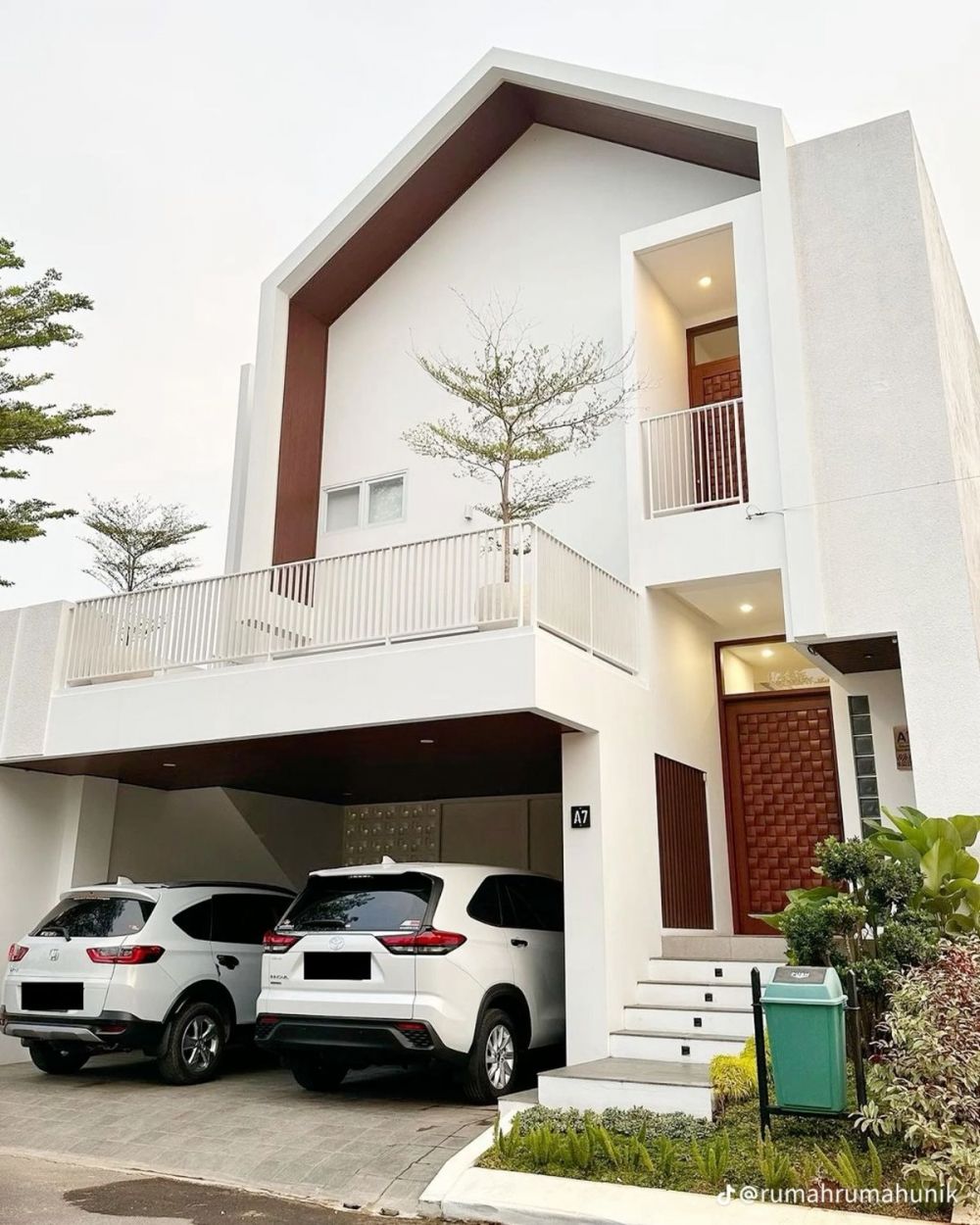 Nggak perlu minder, 6 desain rumah konsep minimalis di dalam gang ini bikin hunian kece meski nyempil