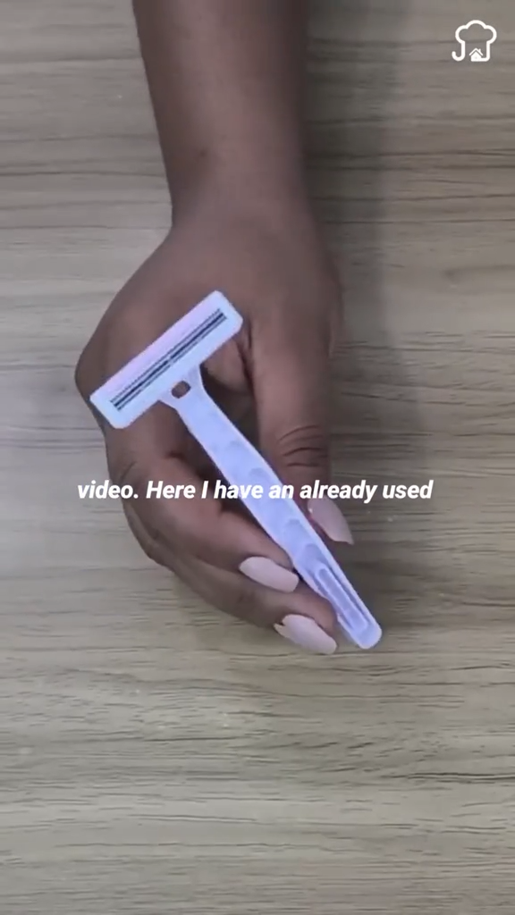 Trik ampuh menajamkan pisau cukur tanpa digosok ke kardus atau ikat pinggang