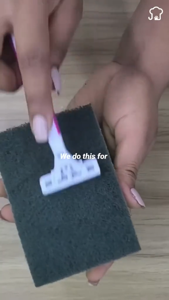 Trik ampuh menajamkan pisau cukur tanpa digosok ke kardus atau ikat pinggang