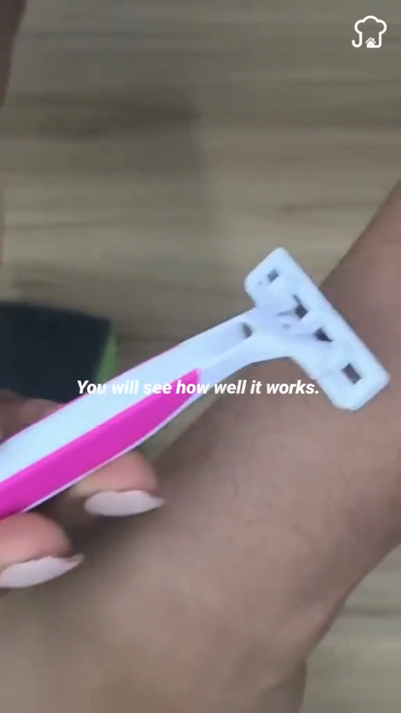 Trik ampuh menajamkan pisau cukur tanpa digosok ke kardus atau ikat pinggang