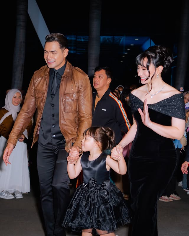 Mendadak digunjing wajahnya dibilang tua, 9 pesona Asmirandah saat tampil di acara awards TV