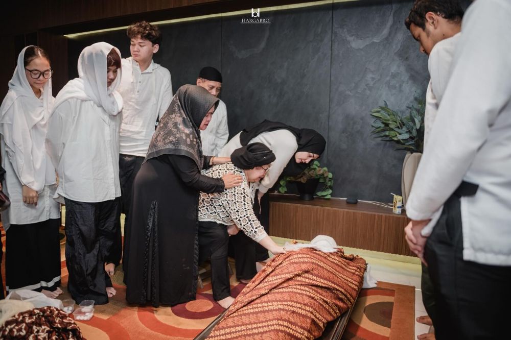 Bertemu guru ngaji semasa kecil, Mona Ratuliu ungkap sosok inilah yang membawa ayahnya mualaf