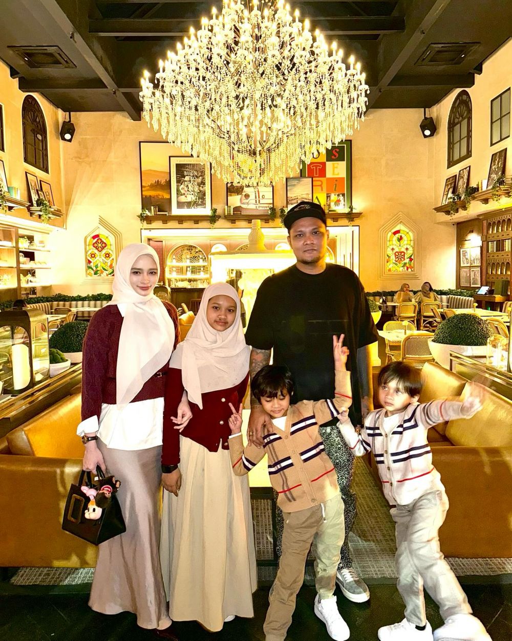 Mantan suami langgar kesepakatan, Inara Rusli geram Virgoun kenalkan pacar baru ke anak-anak