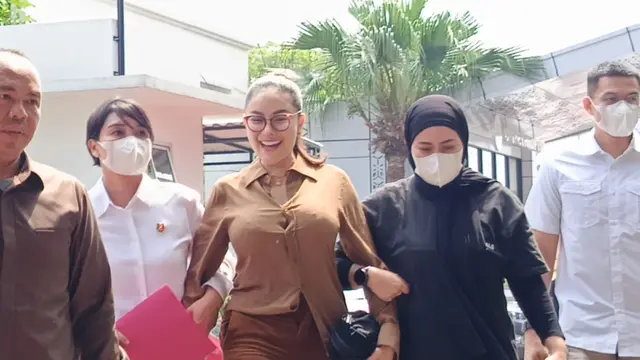 Digugat Nikita Mirzani Rp100 miliar, Reza Gladys terkejut dan bingung