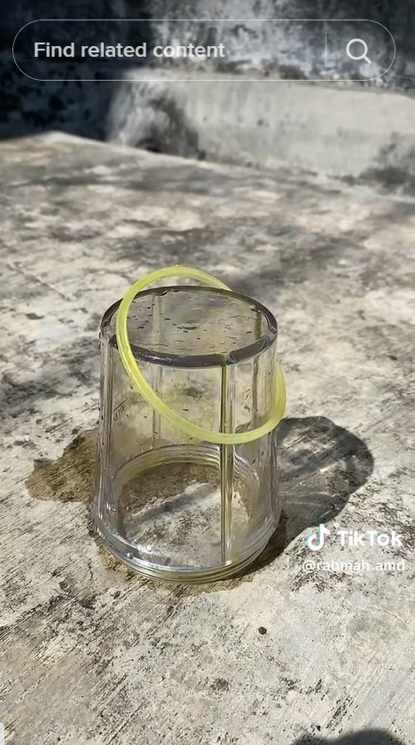 Tak perlu modal, ini trik cepat bersihkan noda kuning kunyit pada gelas blender