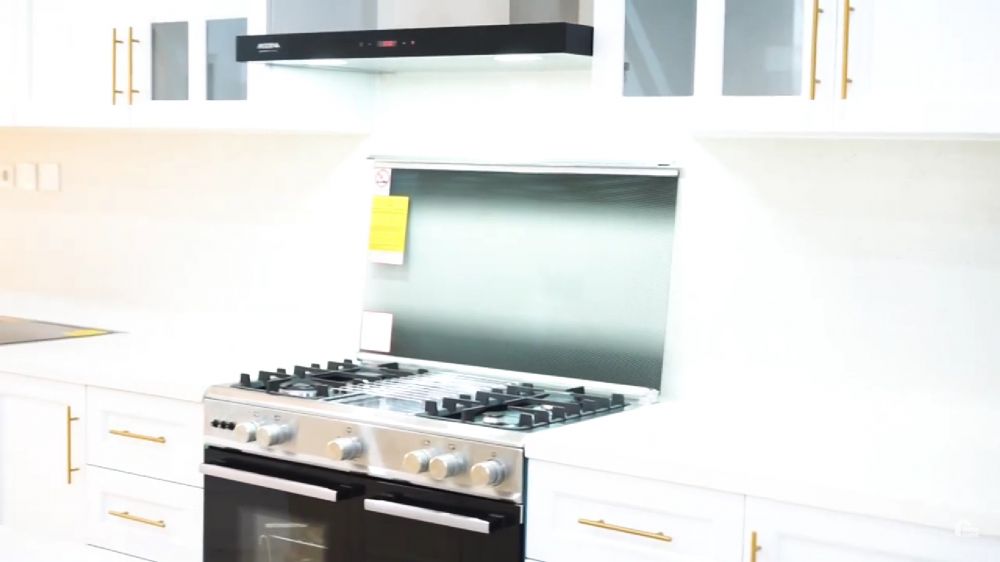 Punya mesin cuci piring otomatis, intip 8 cara Dinda Hauw dan Rey Mbayang menata dapur