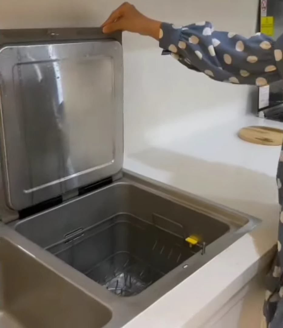 Punya mesin cuci piring otomatis, intip 8 cara Dinda Hauw dan Rey Mbayang menata dapur