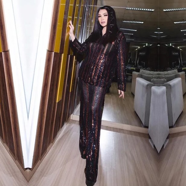 Eks peserta Miss World 1983 kini dijuluki diva Indonesia bak ABG di usia 59, 11 potret transformasinya