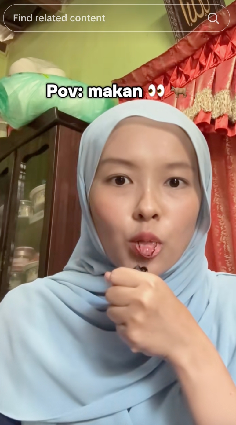 Cewek ini santai banget makan bola mata sapi mentah, teksturnya serasa jeli