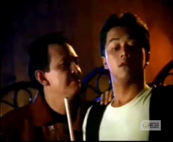 Model iklan minuman berenergi bareng Roy Marten kini jadi hot daddy di usia 50, 9 potret terbarunya