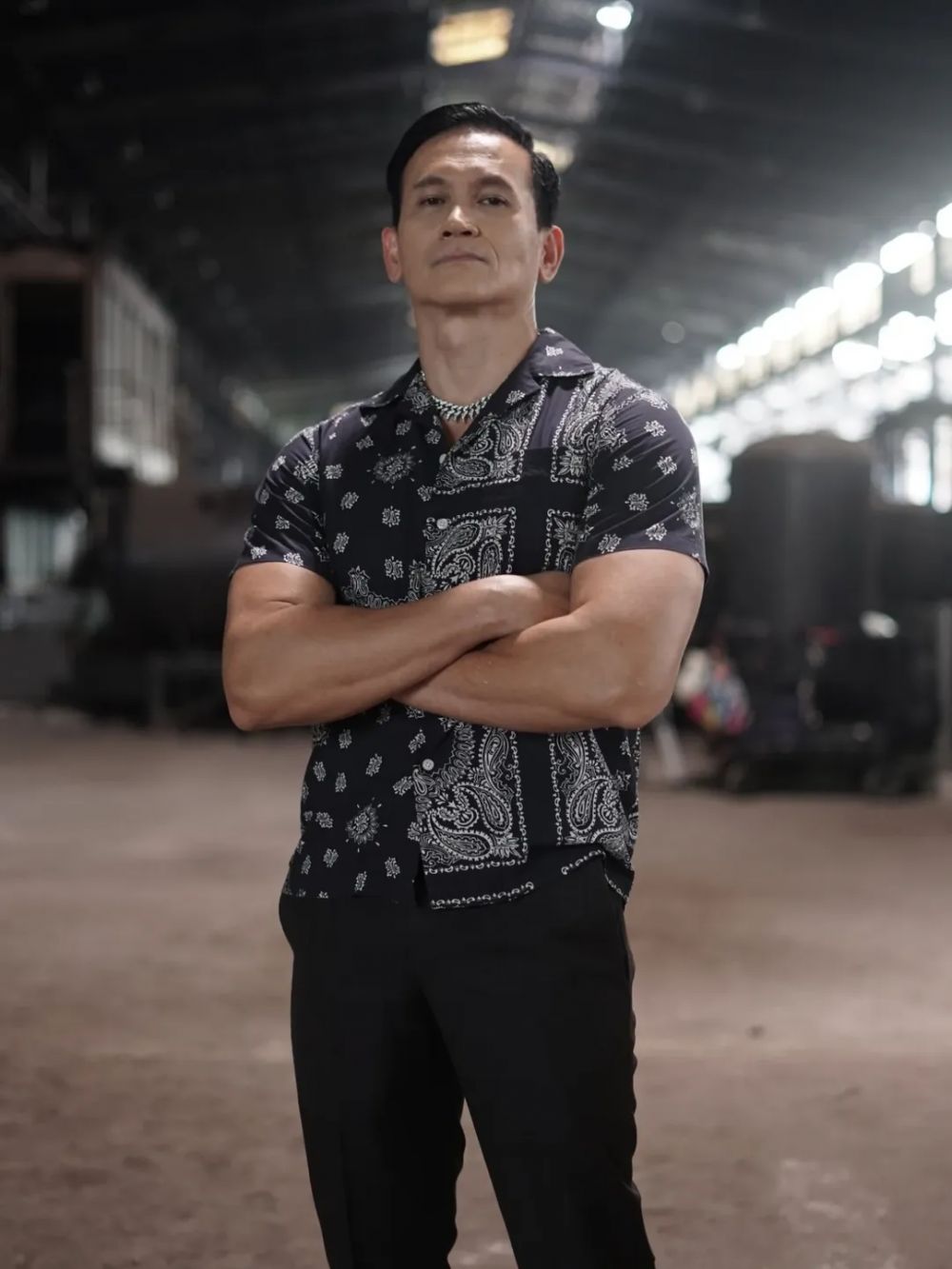 Model iklan minuman berenergi bareng Roy Marten kini jadi hot daddy di usia 50, 9 potret terbarunya