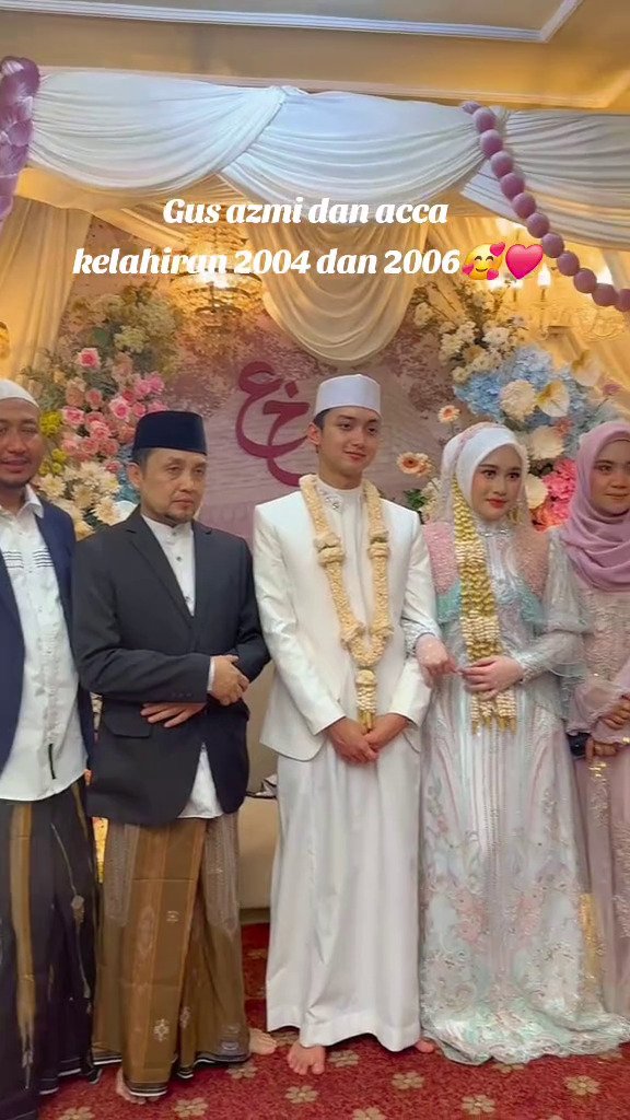 Gus Azmi menikah muda dengan selebgram Khansa Mariska yang masih berusia 19 tahun, ini 9 potretnya