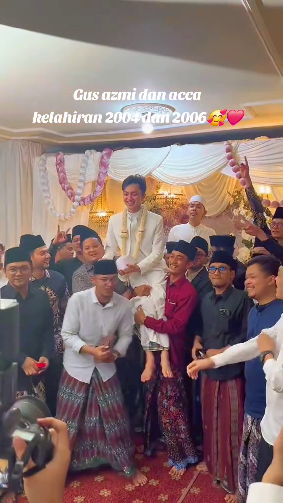 Gus Azmi menikah muda dengan selebgram Khansa Mariska yang masih berusia 19 tahun, ini 9 potretnya