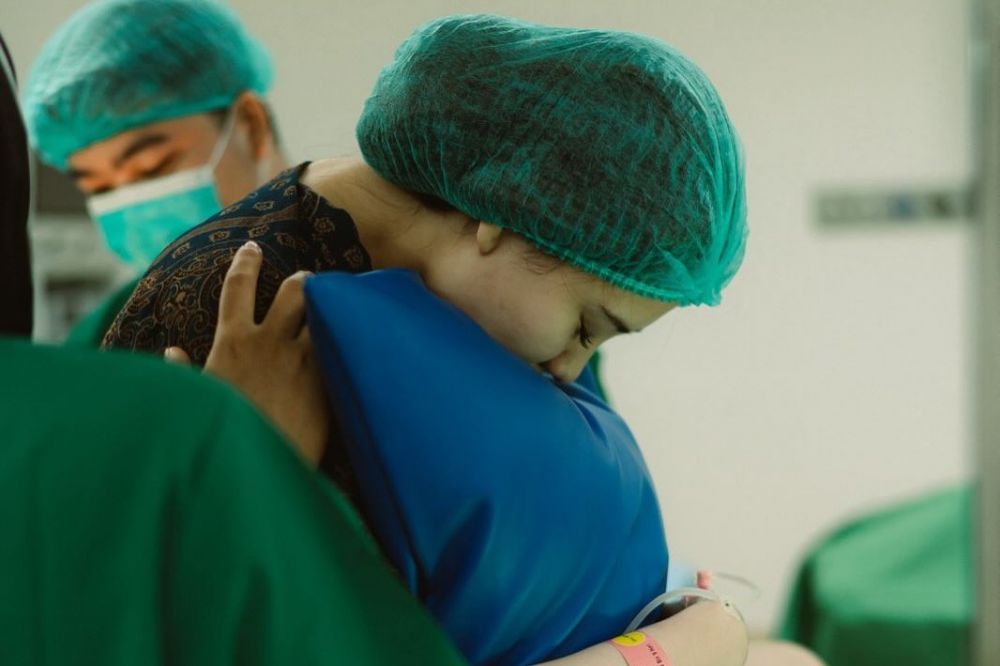 7 Potret Aaliyah Massaid melahirkan anak ke-1 bernama Ahmad Arash Omara Thariq, jalani operasi caesar