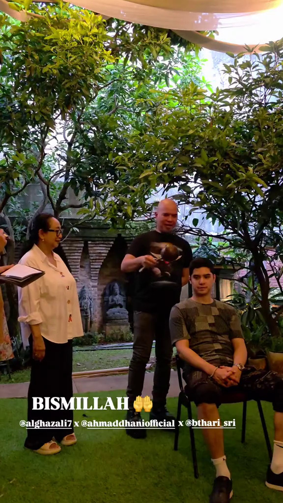 7 Potret gladi bersih prosesi siraman pernikahan Al Ghazali, kehadiran Mulan Jameela jadi sorotan